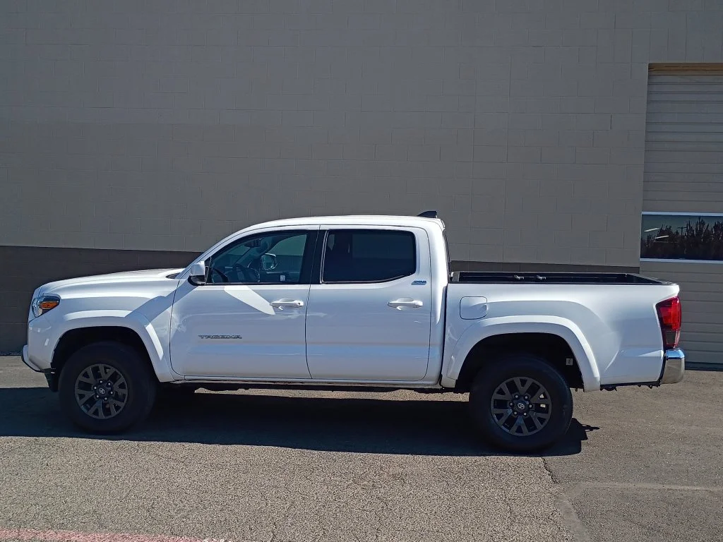 Used 2023 Ice Toyota SR5 image 8