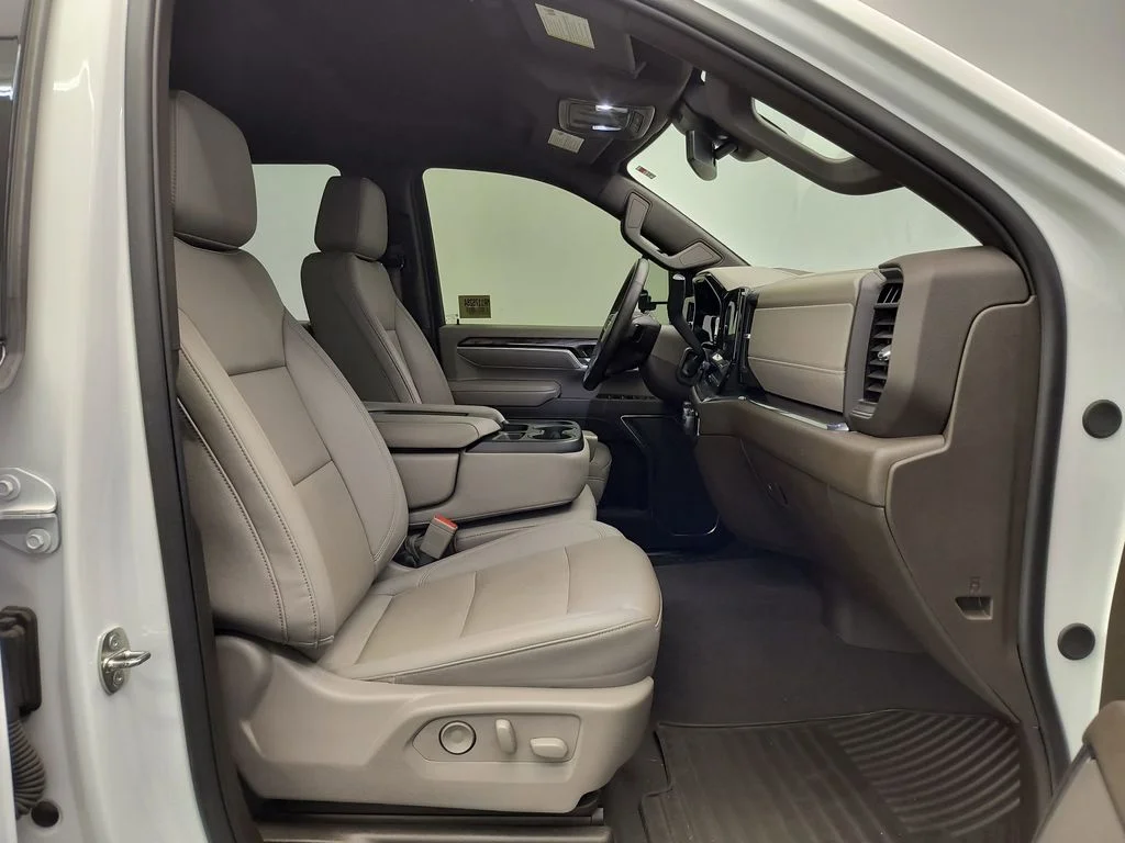 Used 2024 Summit White Chevrolet LTZ image 30