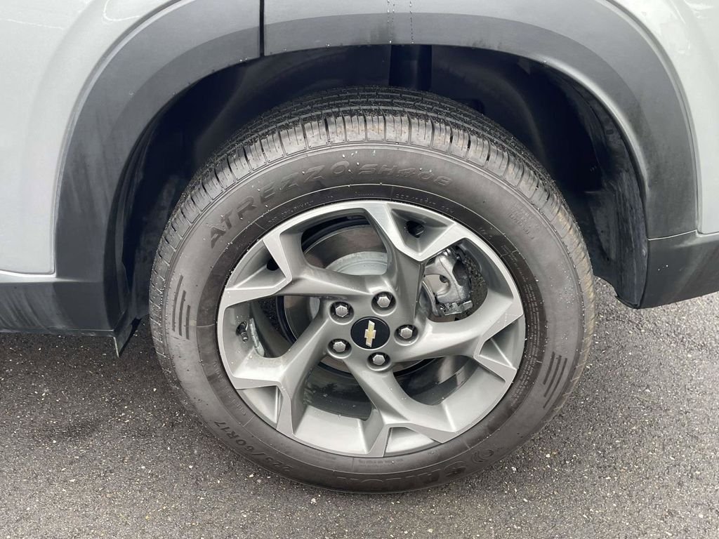 Used 2024 Gray Chevrolet LT image 27