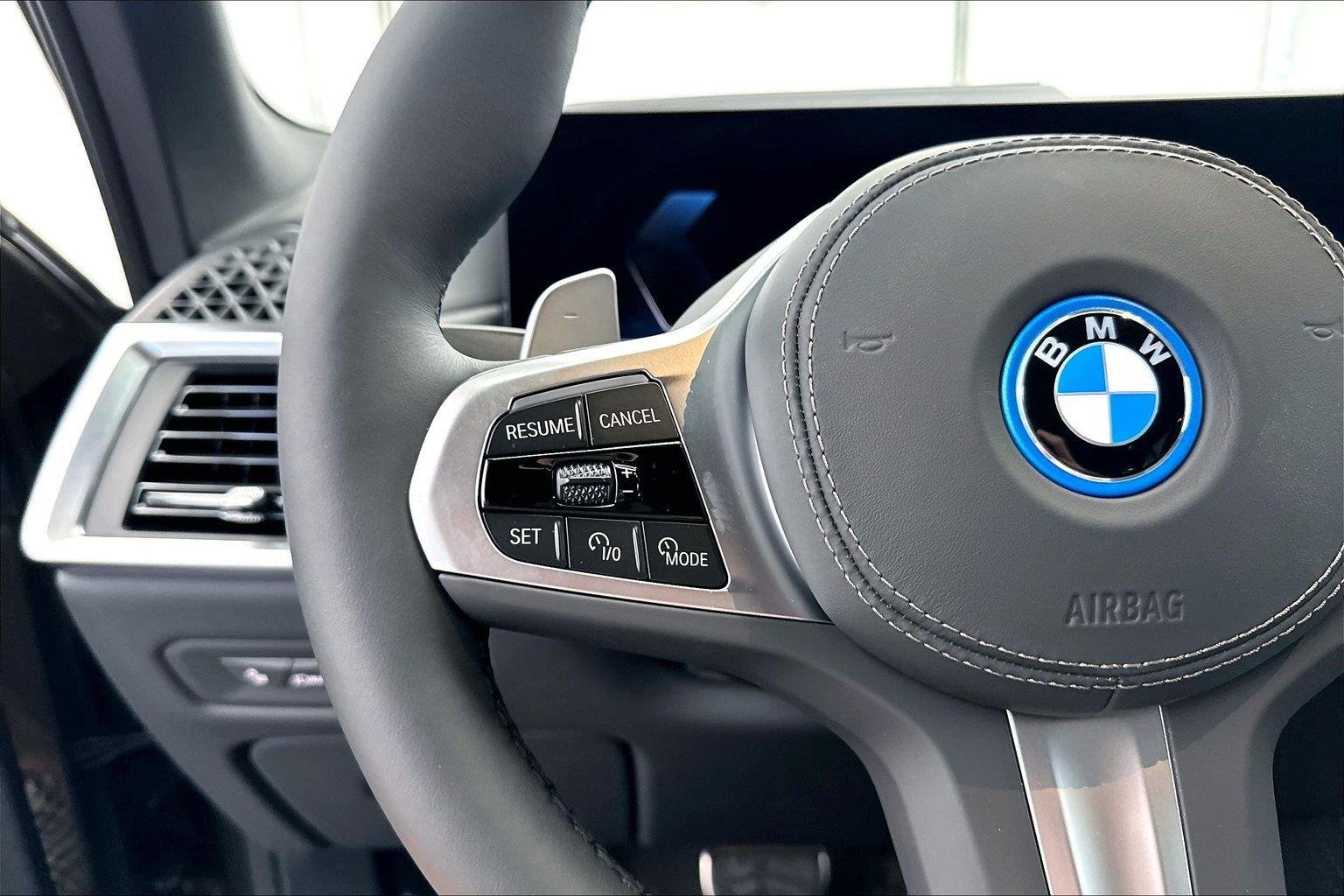 New 2026 Manhattan Green Metallic BMW xDrive50e image 15