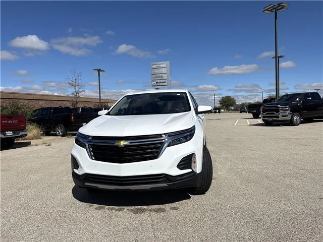 Used 2024 Summit White Chevrolet LT w/1LT Front-Wheel Drive image 2