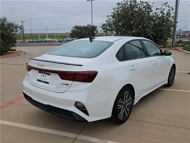 Used 2024 Snow White Pearl KIA GT-Line (IVT) image 5