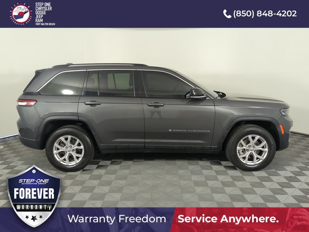 Used 2022 Gray Jeep Limited image 7