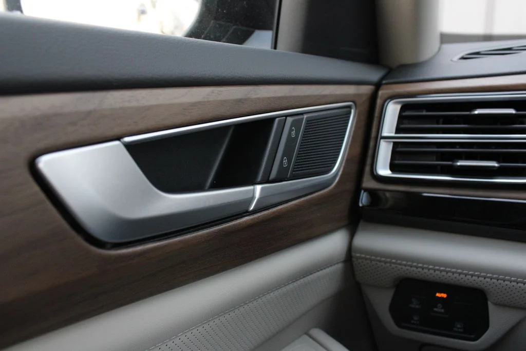 New 2026 Black Volkswagen 2.0T SE w/Technology image 7