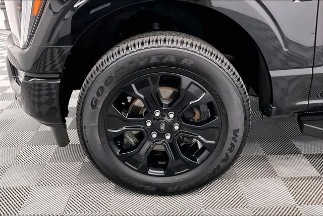 Used 2023 Agate Black Metallic Ford Lariat image 10