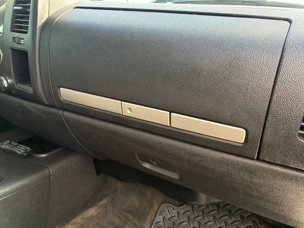 Used 2014 Silver Chevrolet LT image 32