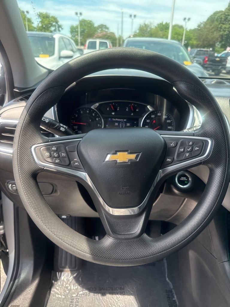 Used 2022 Silver Chevrolet LT image 9