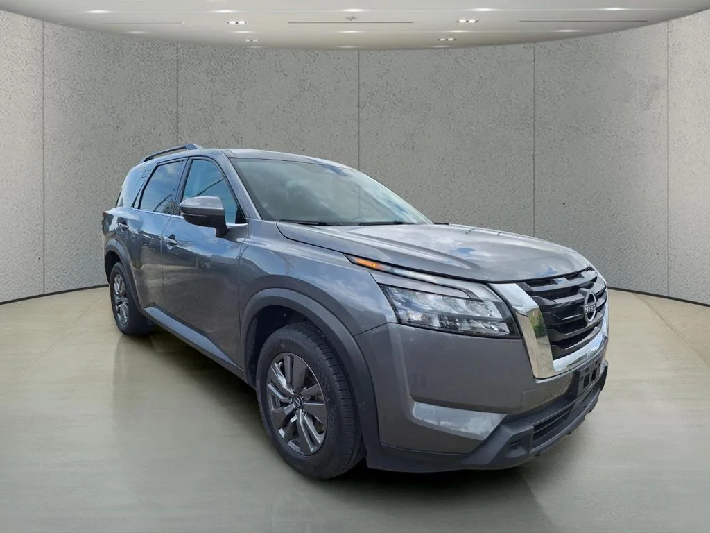 Used 2024 Gray Nissan SV image 7