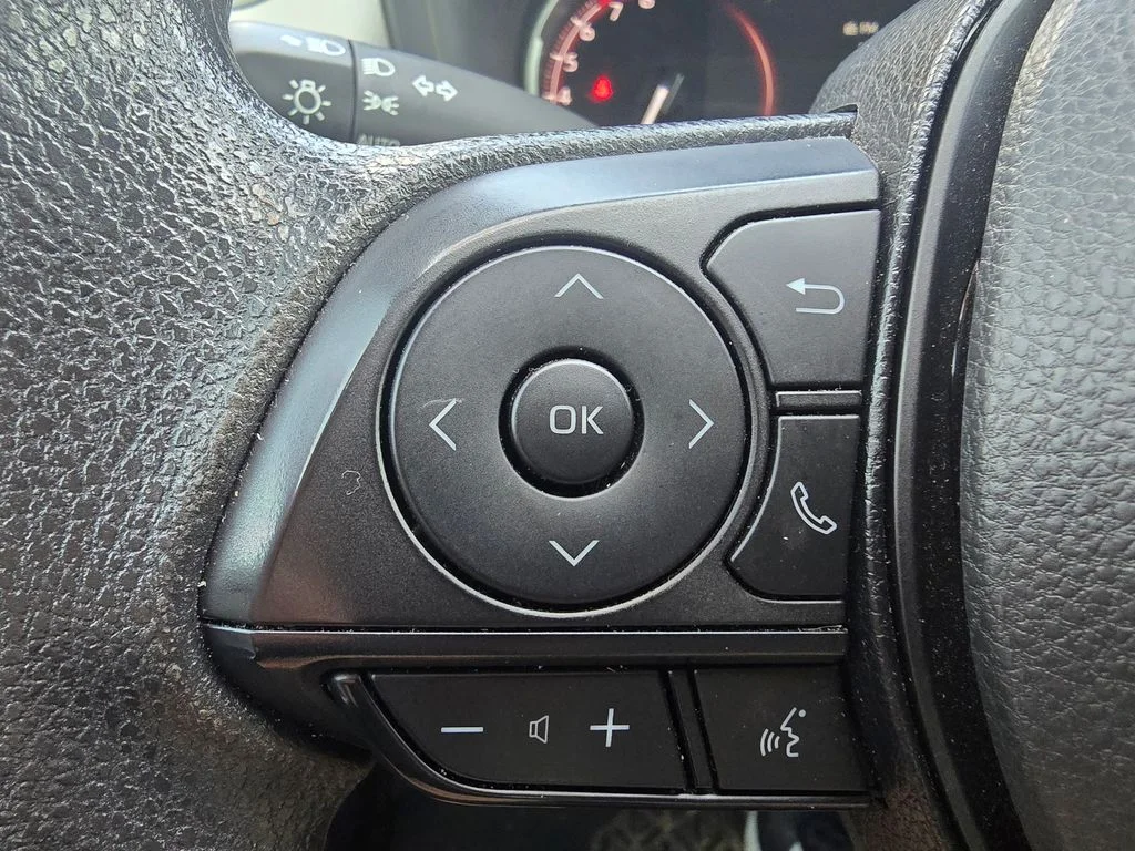 Used 2025  Toyota XLE image 20