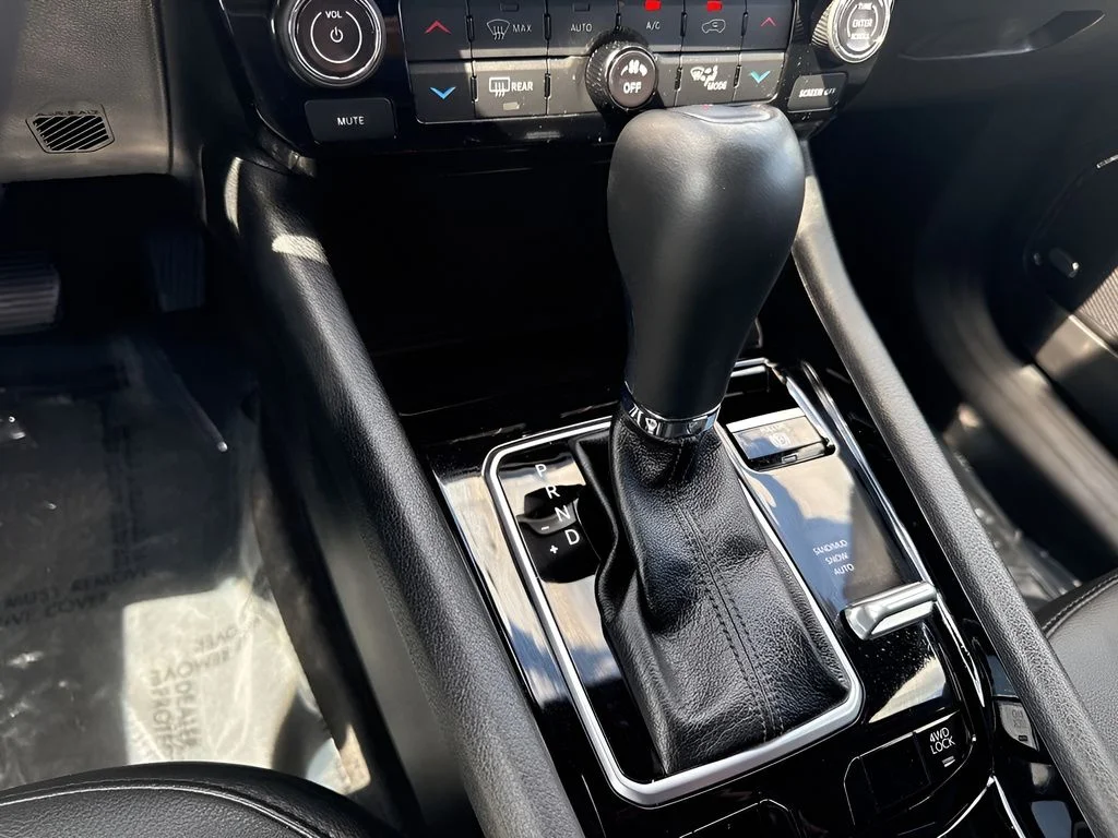 Used 2023 Red Jeep Limited image 17