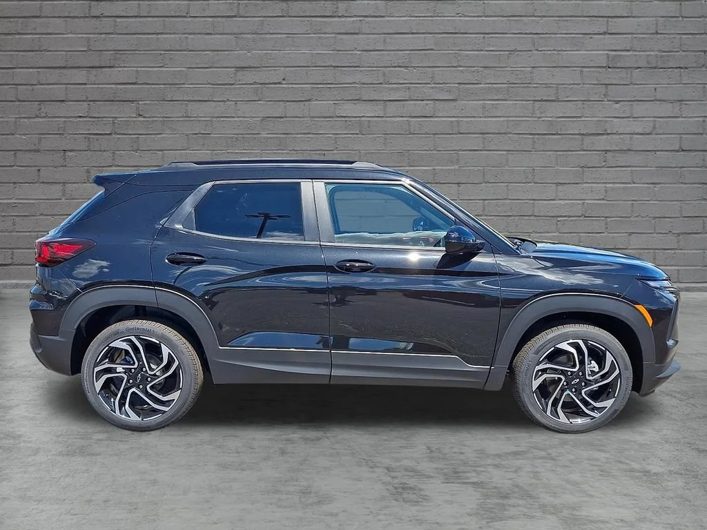 New 2026 Mosaic Black Metallic Chevrolet RS image 9