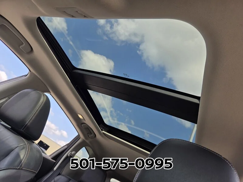 Used 2021 Scarlet NISSAN FWD PLATINUM image 8