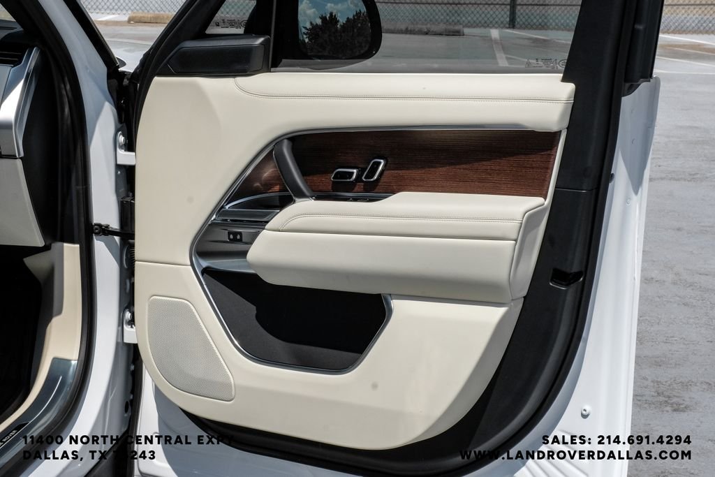 New 2027 Fuji White Land Rover SE image 45