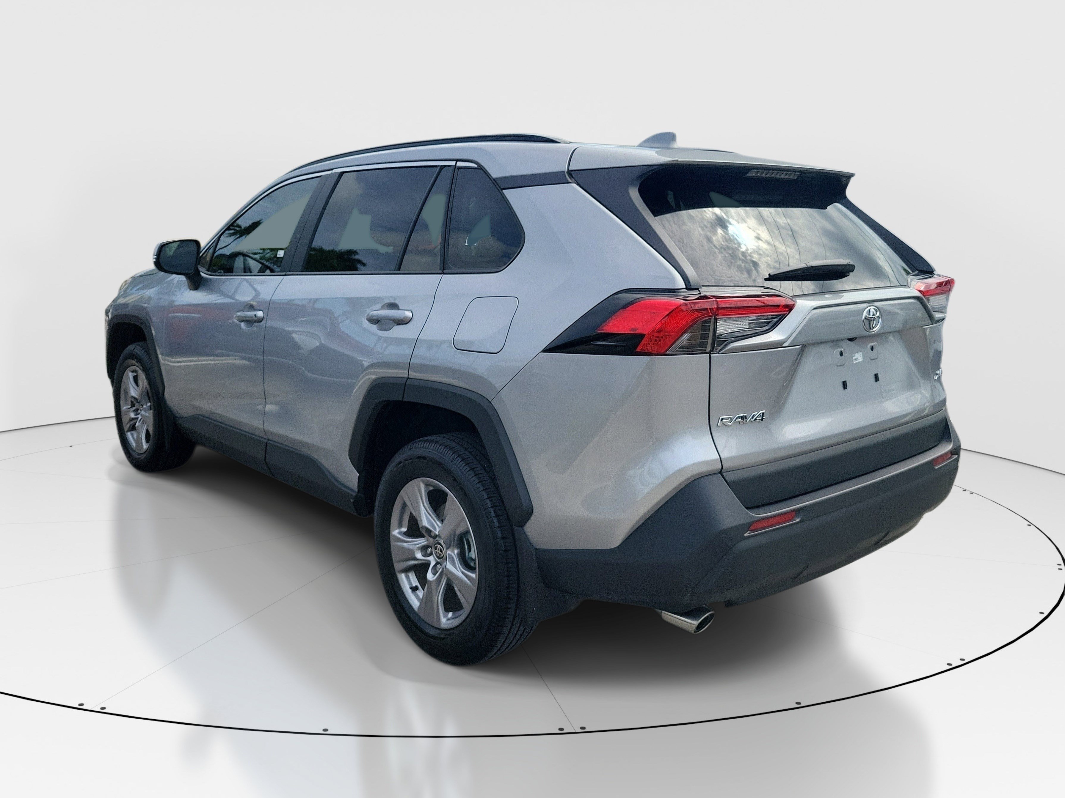 Used 2025 Silver Sky Metallic Toyota XLE image 5