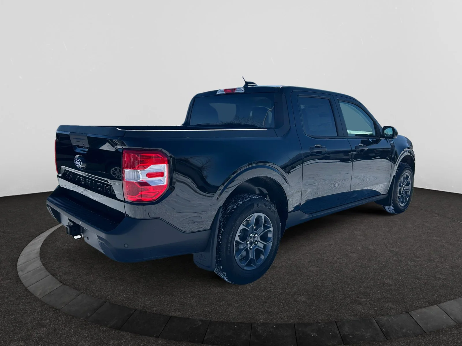 New 2026 Shadow Black Ford XLT image 5