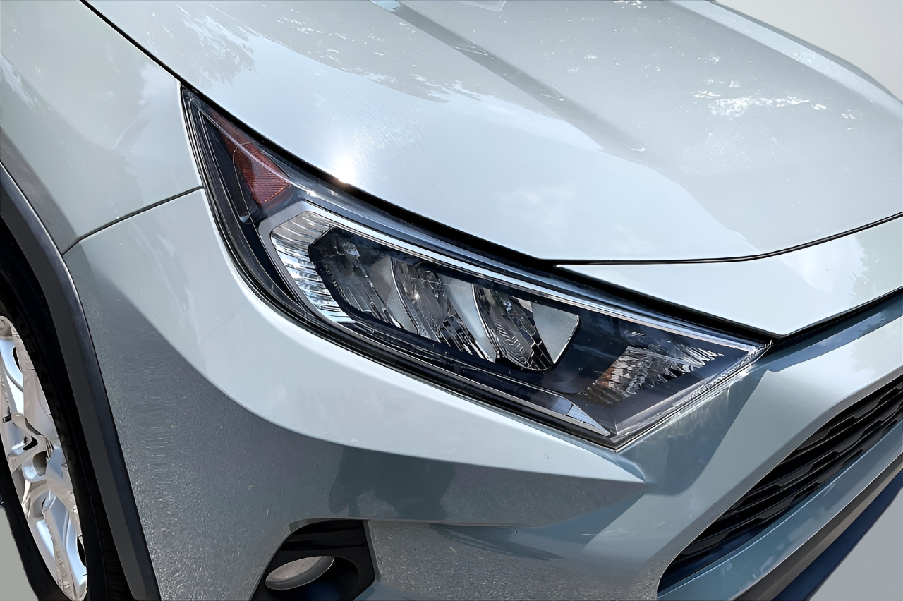 Used 2021  Toyota XLE image 35