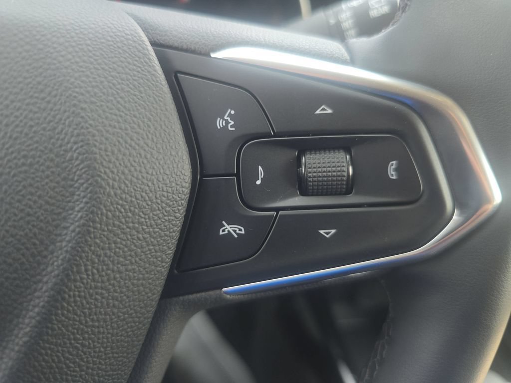 Used 2025 Mosaic Black Metallic Chevrolet LT image 31