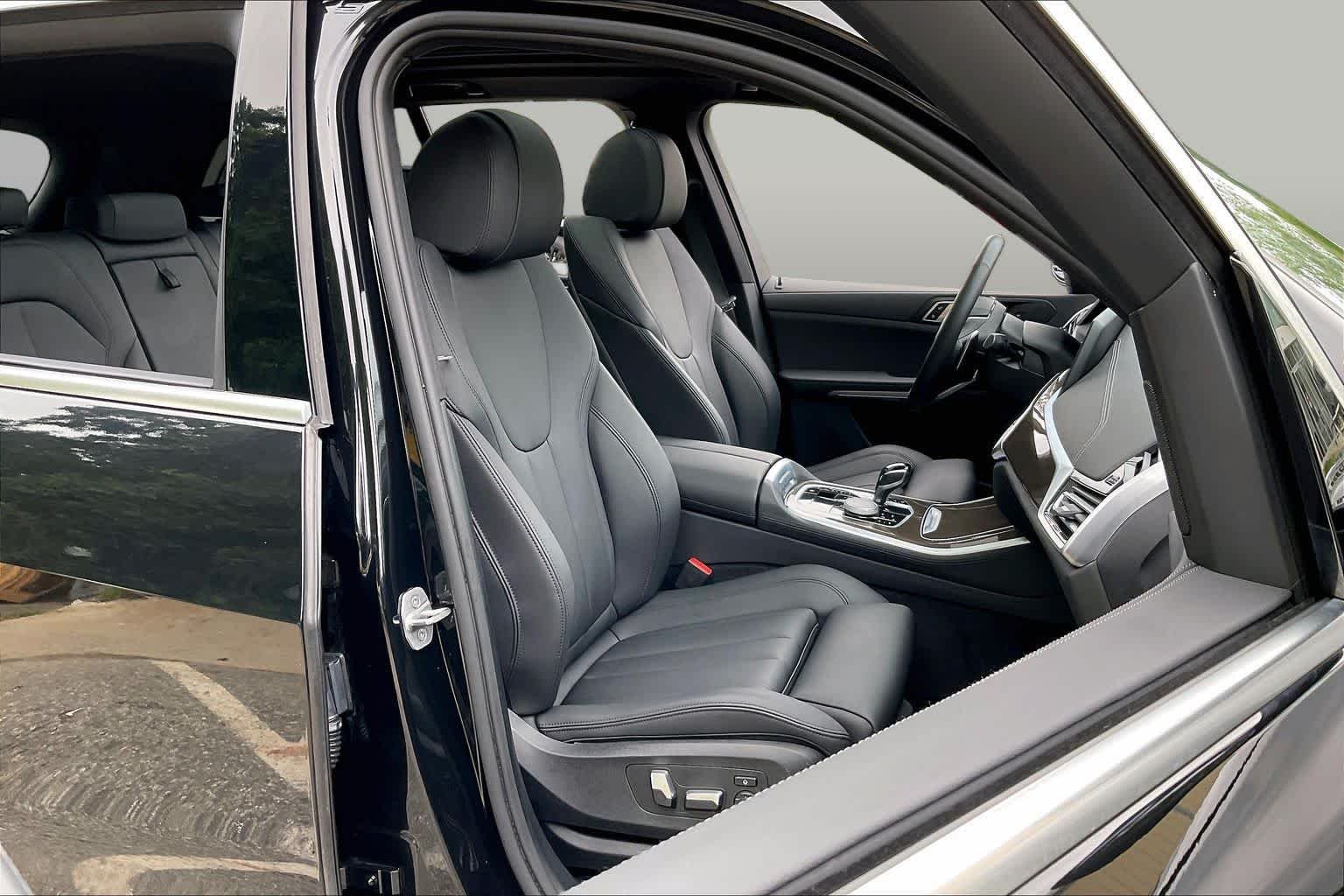Used 2022 Black Sapphire Metallic BMW xDrive40i image 8