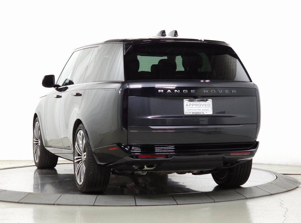Certified Used 2025 Gray Land Rover SE image 3