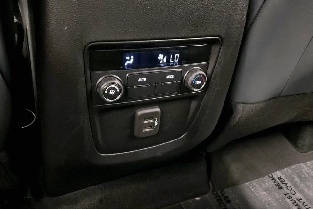 Used 2023 Summit White Buick Essence image 31