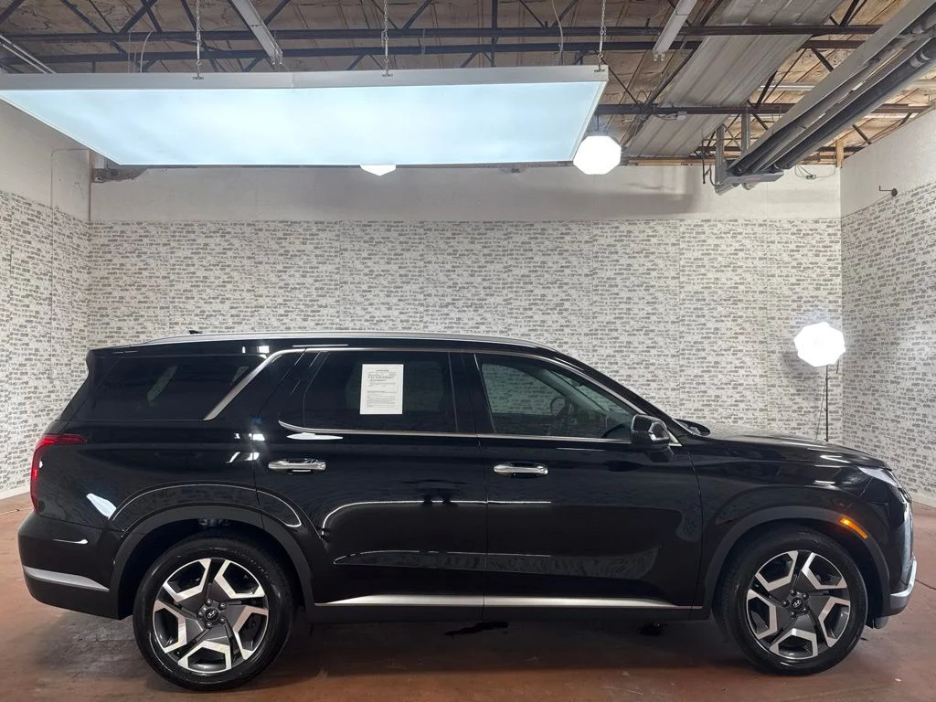 Used 2025 Abyss Black Pearl Hyundai SEL Premium image 8