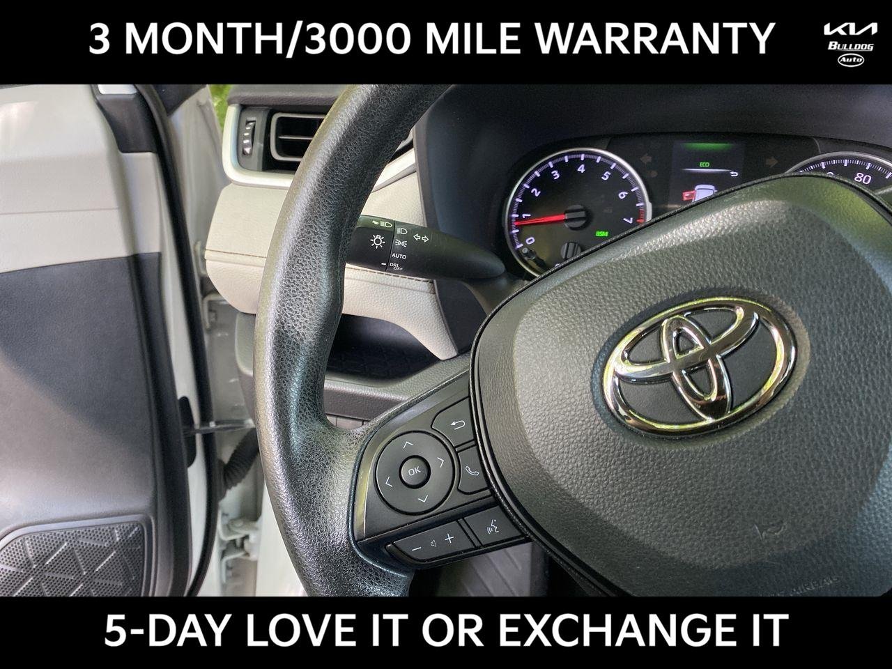 Used 2022 White Toyota XLE image 32
