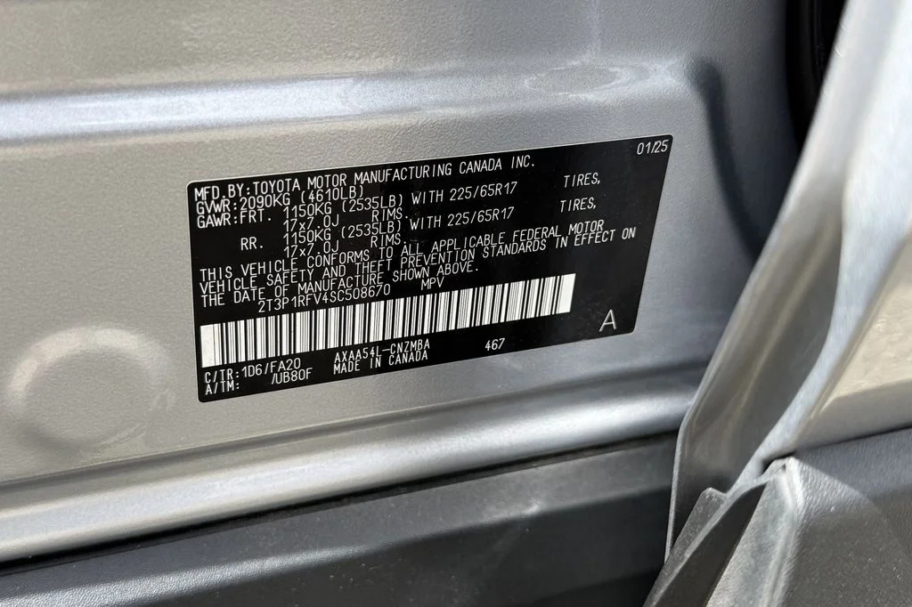 Used 2025 Silver Toyota XLE image 31