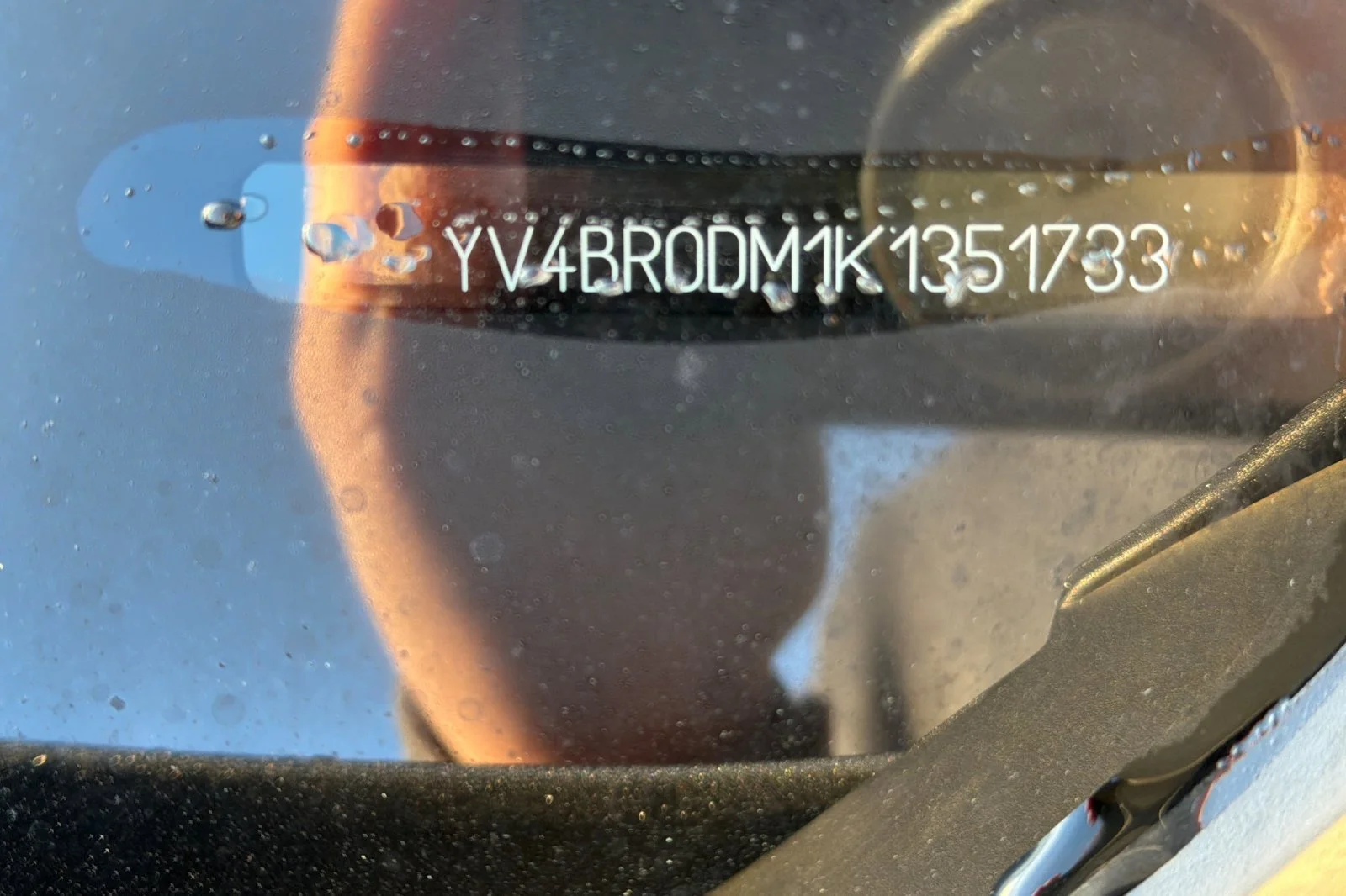 Used 2019 Blue Volvo R-Design image 3