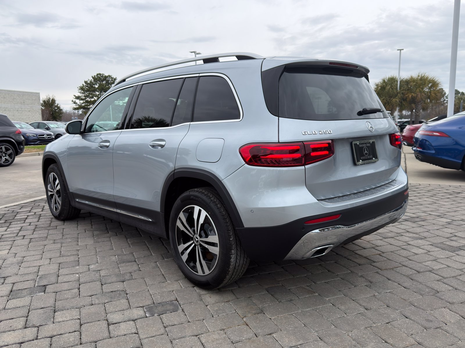 New 2026 Cirrus Silver Metallic Mercedes-Benz GLB 250 image 35