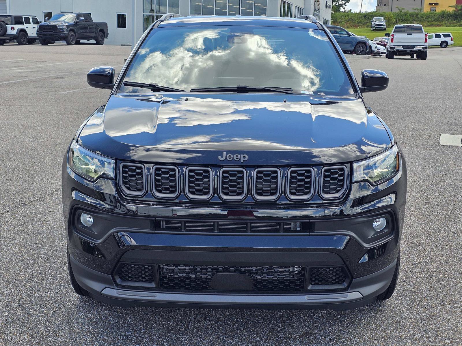 New 2026 Diamond Black Crystal Pearlcoat Jeep Latitude Altitude image 2