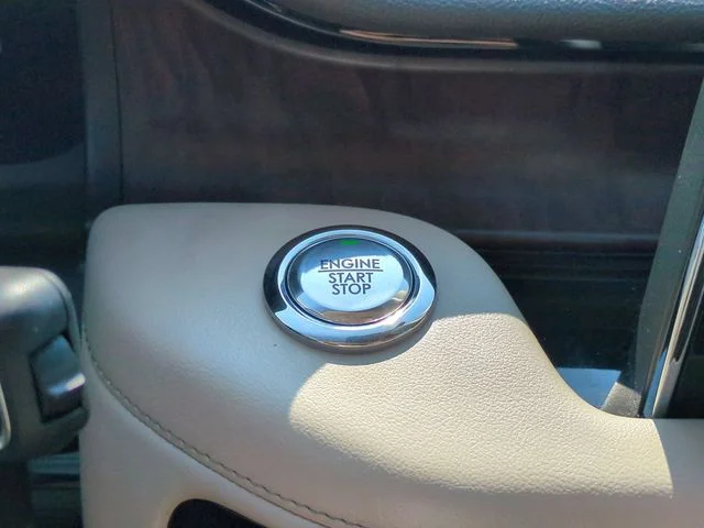 Used 2020 White Lincoln Reserve image 27