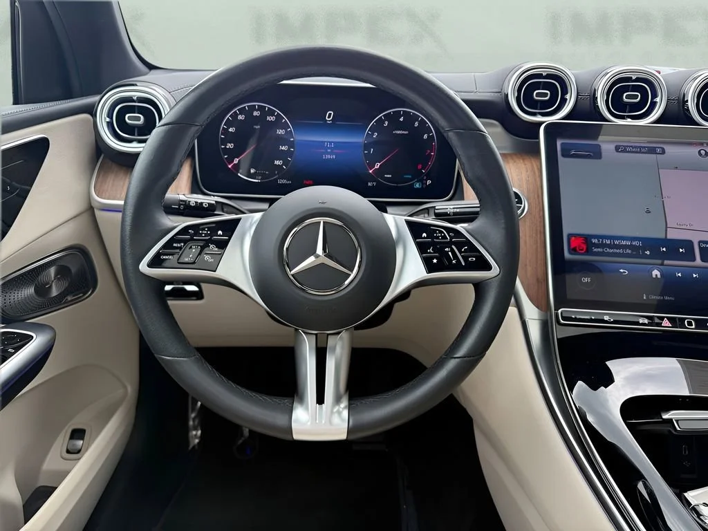 Used 2023 White Mercedes-Benz GLC 300 image 17