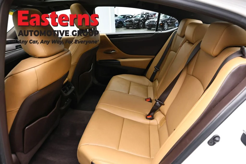Used 2021 White Lexus 350 image 23