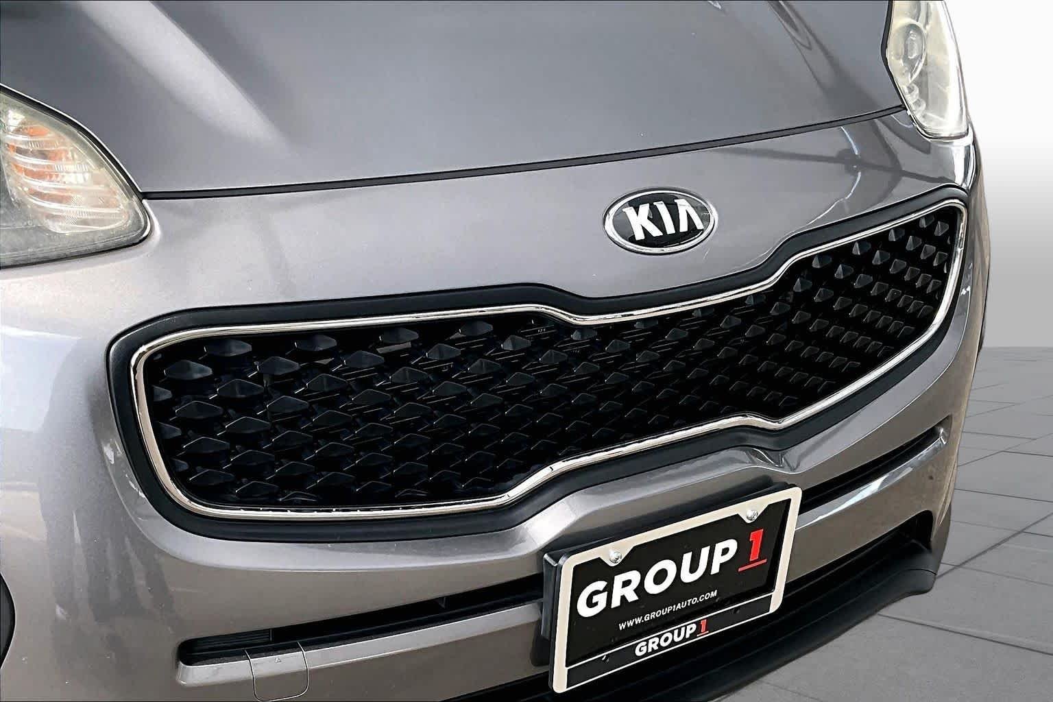 Used 2017 Mineral Silver Kia LX image 29