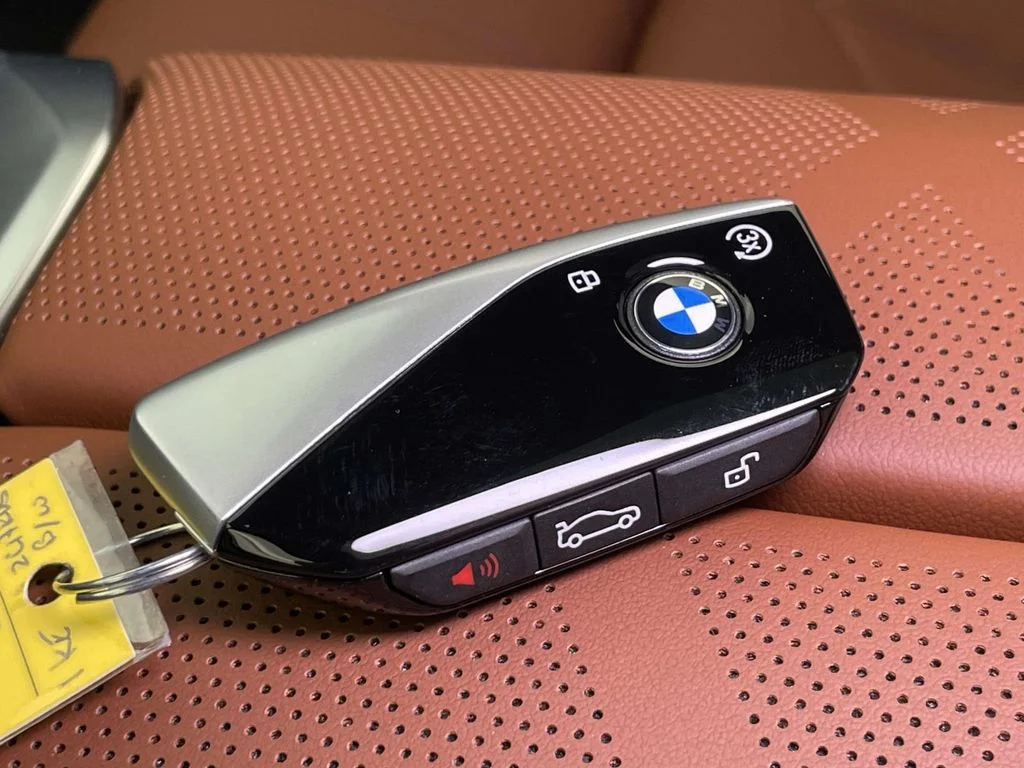 New 2026 Black BMW xDrive60 image 38