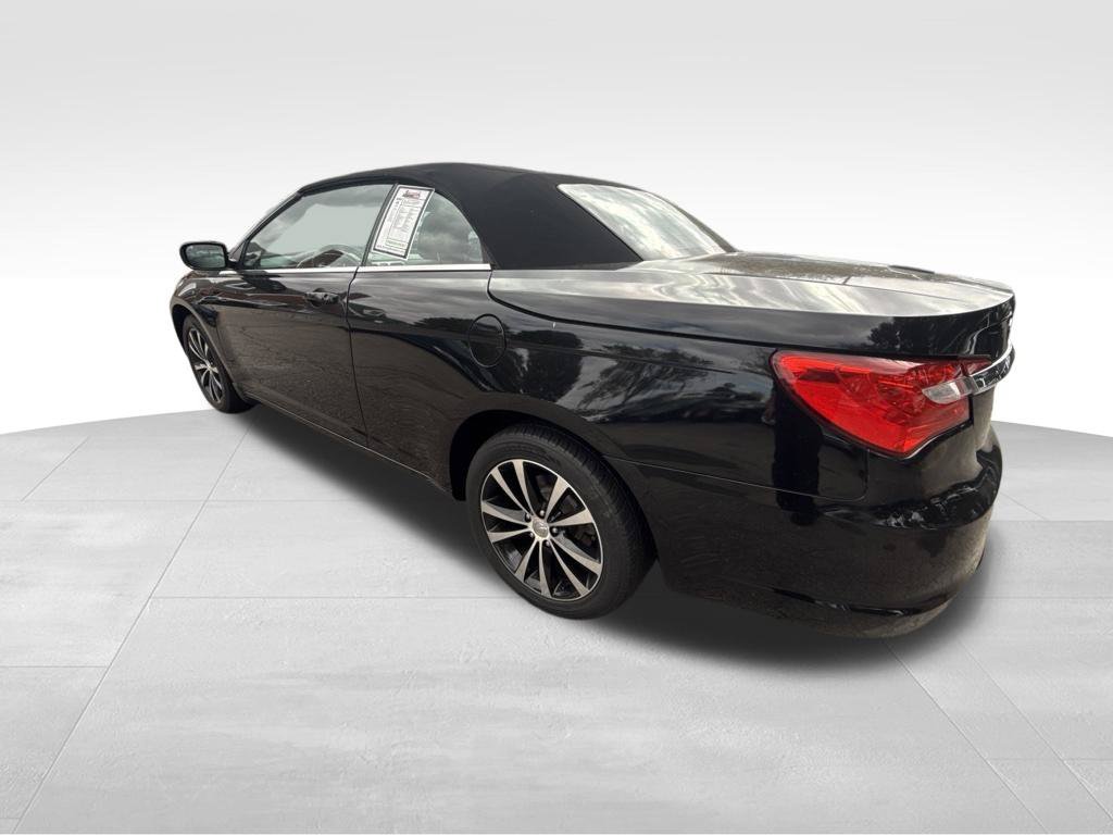 Used 2011 Black Chrysler S image 3