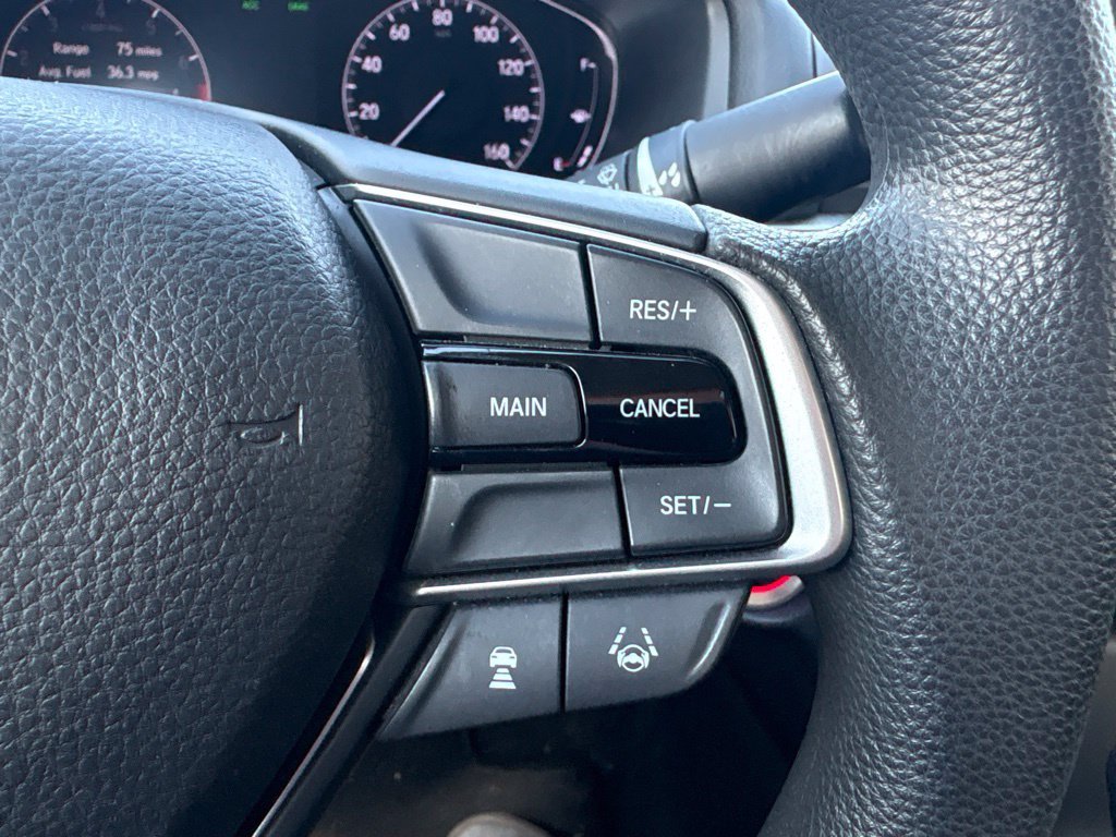 Used 2018 White Honda EX image 15