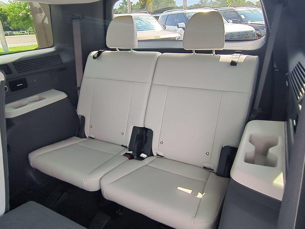 New 2027 Blue Hyundai SEL FWD image 16