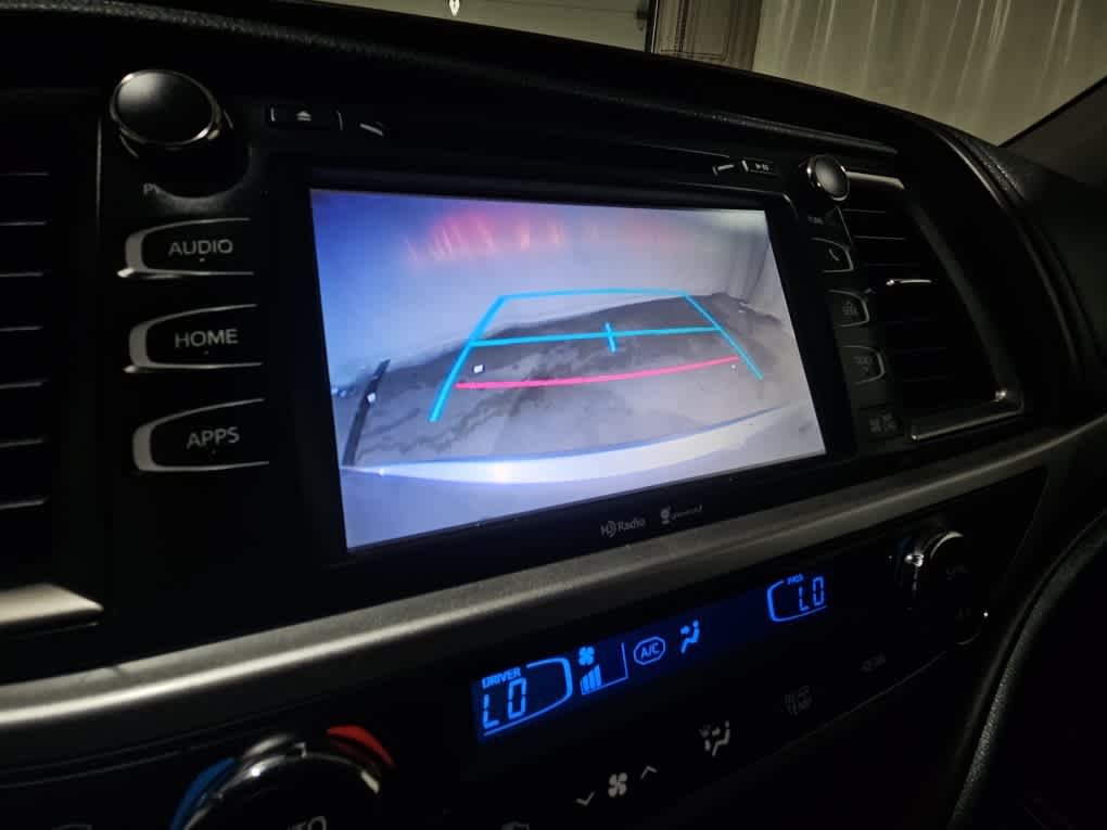 Used 2015 Silver Sky Metallic Toyota XLE image 20