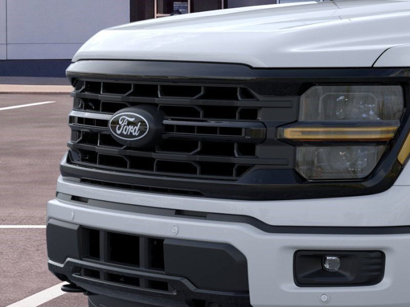 New 2026 Oxford White Ford XLT image 18