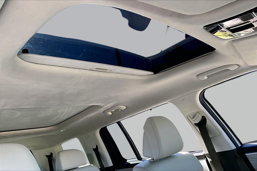 Used 2025 White Hyundai Calligraphy image 17