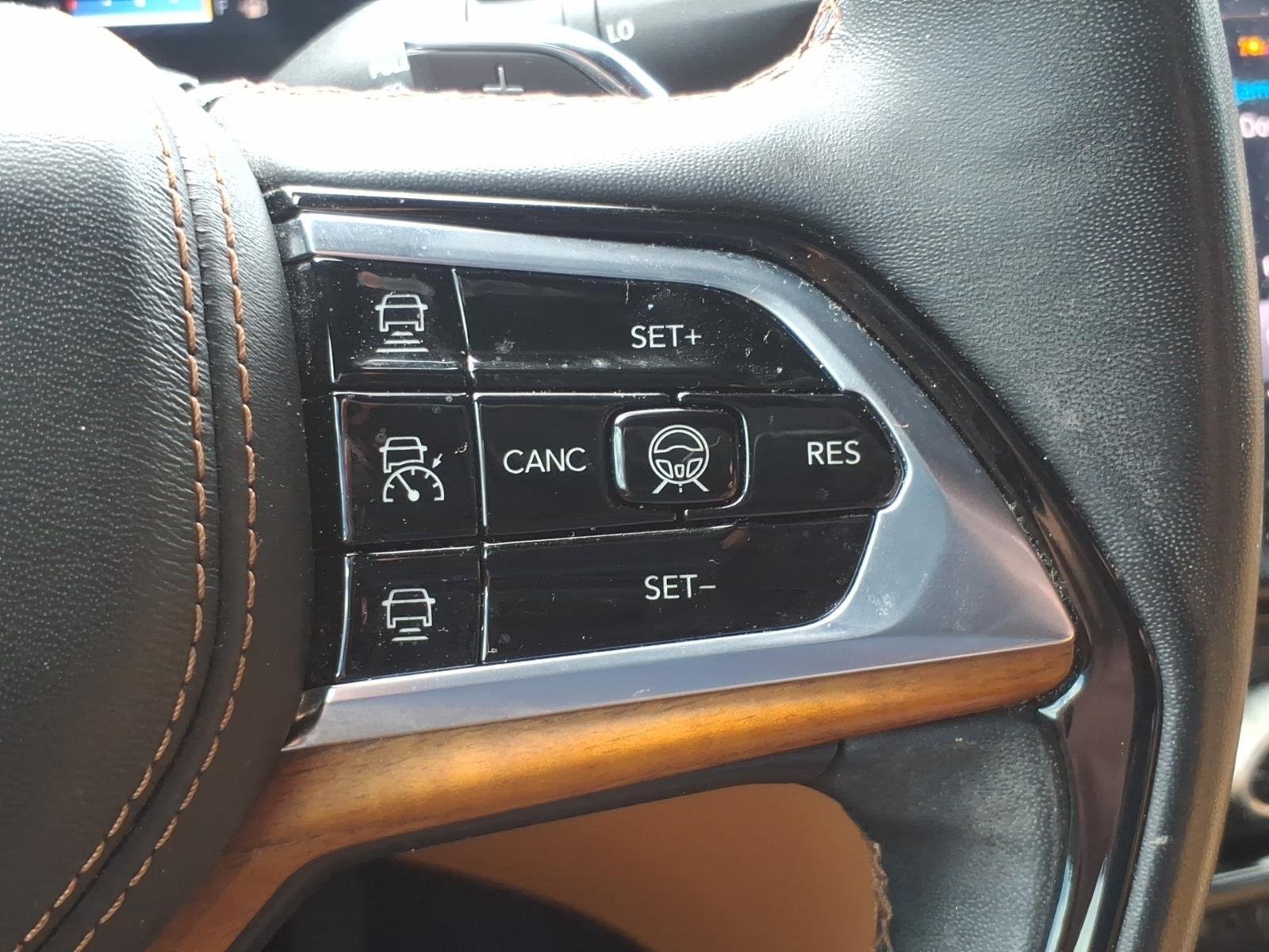 Used 2022 Bright White Clearcoat Jeep Summit Reserve image 16