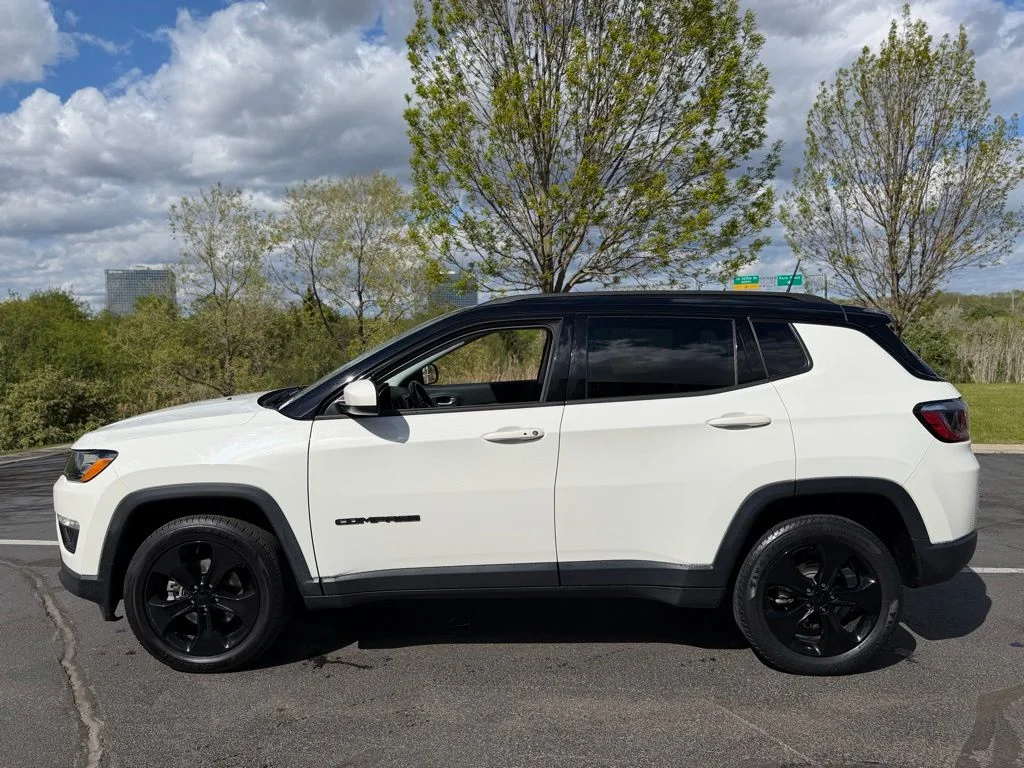 Used 2019 White Jeep Latitude image 2