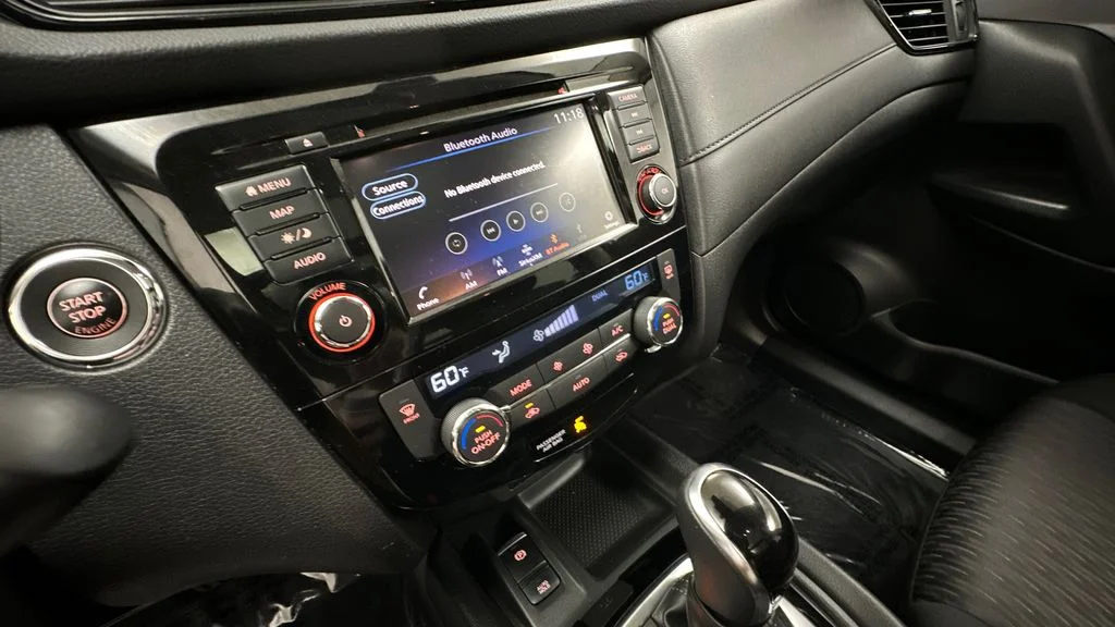 Used 2020 White Nissan SV image 14