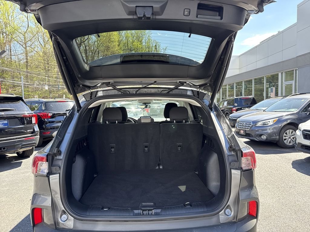 Used 2022 Gray Ford SE image 31