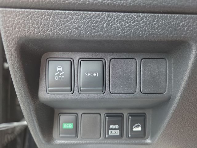 Used 2016 Black Nissan SV image 19