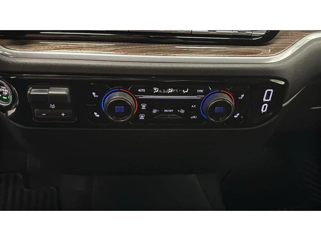 Used 2025 Summit White Chevrolet LT image 26