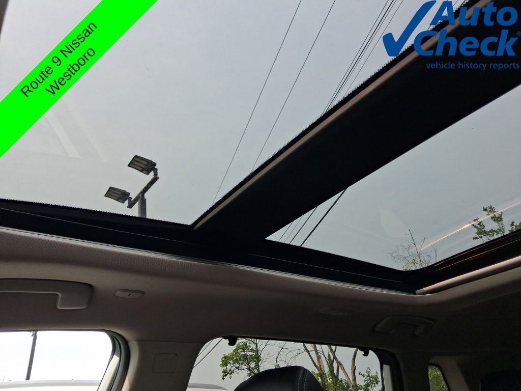 Used 2024 White Nissan SL image 19