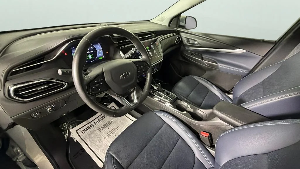 Used 2023 Silver Flare Metallic Chevrolet LT image 18