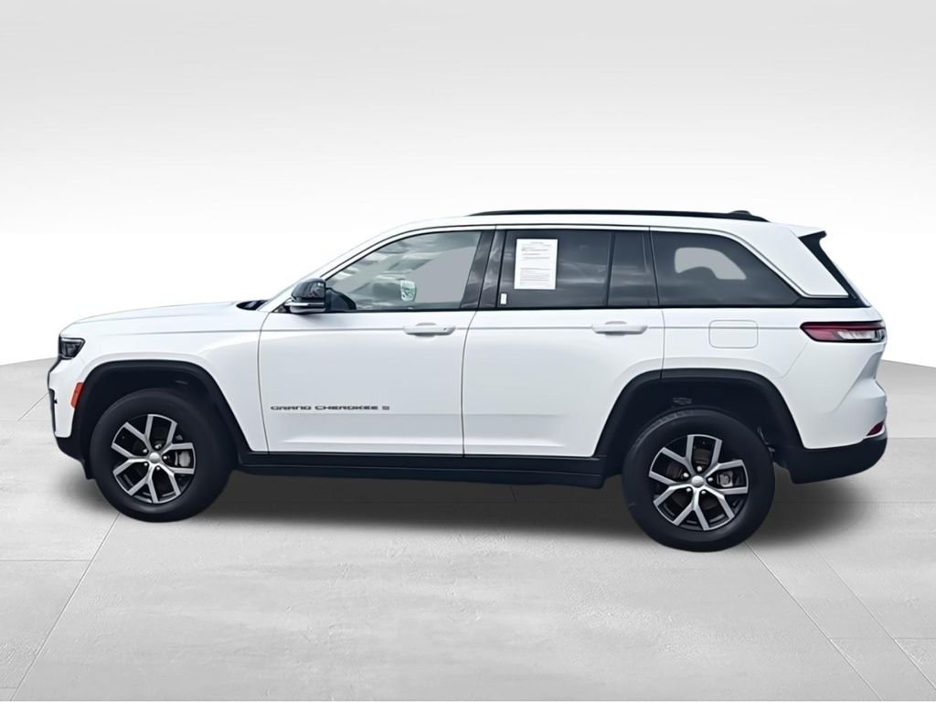 Used 2024 White Jeep Limited image 6